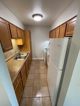 Building Photo - 932 W Rollins Rd