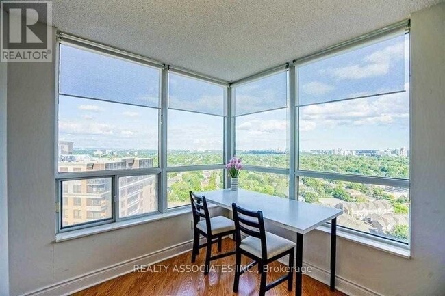 Photo du bâtiment - 10 Northtown Way