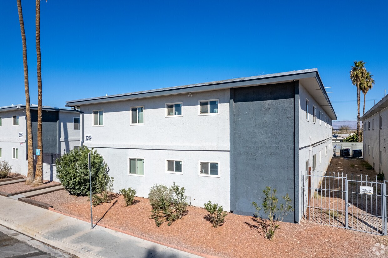 Foto principal - 2209 Sunrise Ave