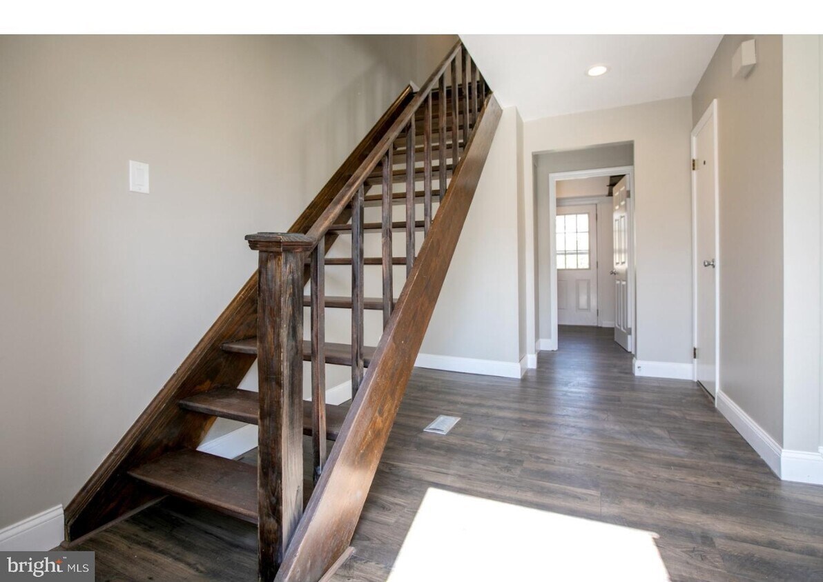 Primary Photo - 129 Ellis St