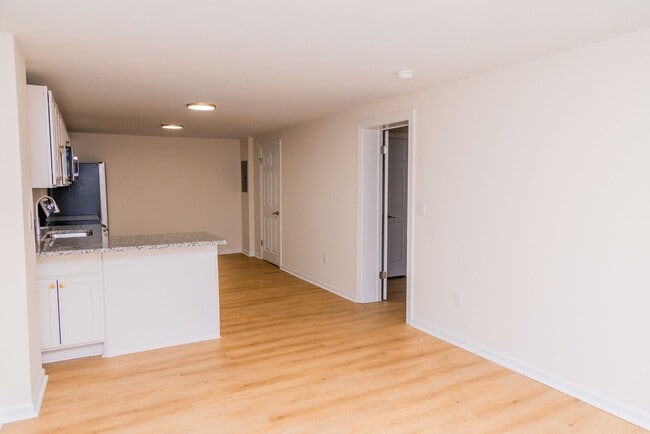 Building Photo - 103 Cresap Rd