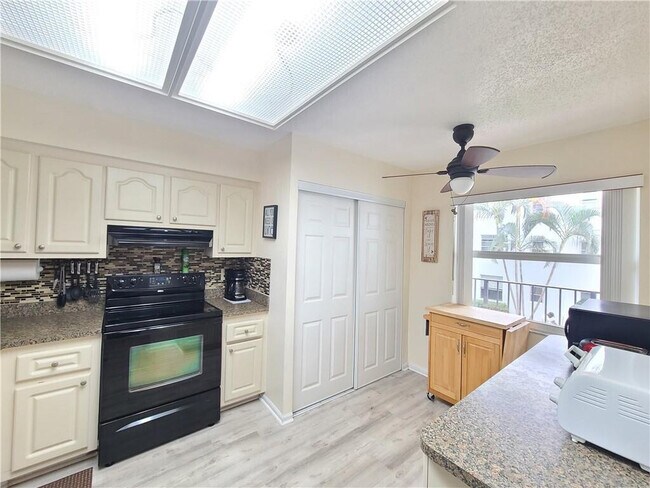 Building Photo - 6650 S Oriole Blvd