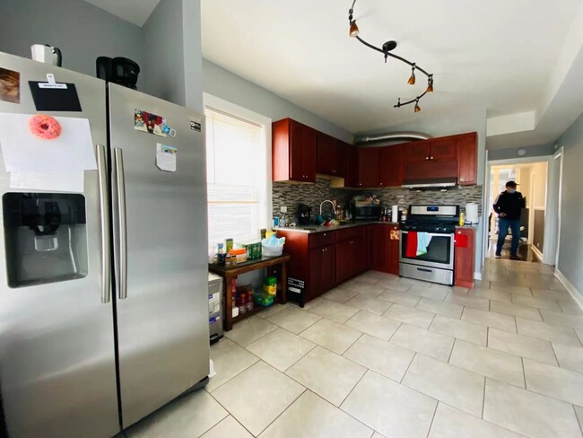 Building Photo - 4433 S Mozart St