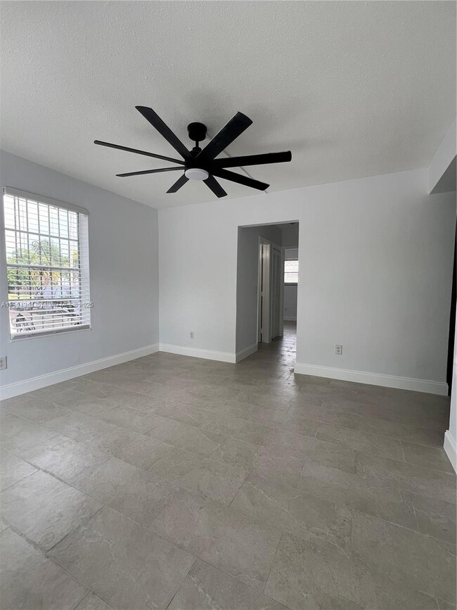 Foto del edificio - 5990 NE 4th Ct