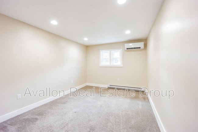 Foto del edificio - 740 River Rd