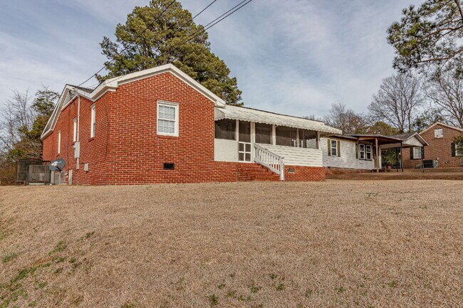 Foto del edificio - Newly Renovated Brick Ranch! Convenient Goldsboro location close to US Hwy 117/US Hwy 70!