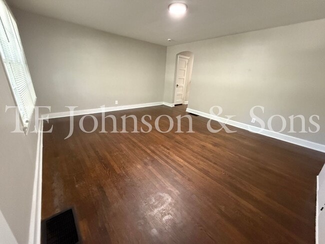 Building Photo - Charming Duplex in Winston-Salem