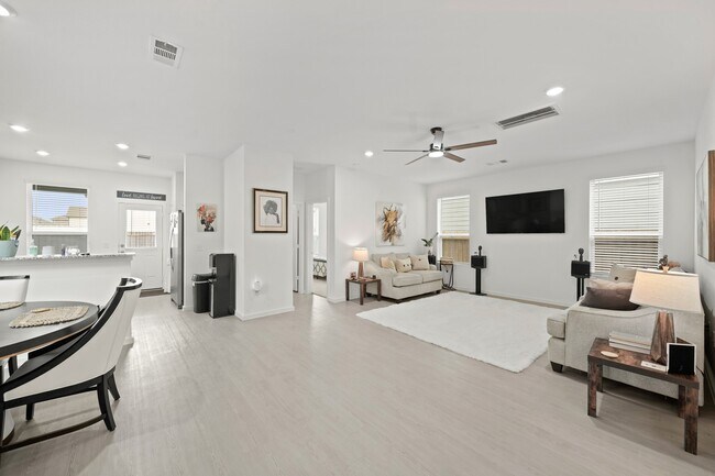 Building Photo - 26235 Arrowleaf Dr