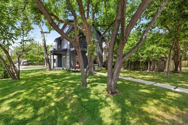 Foto del edificio - 1800 Singleton Ave
