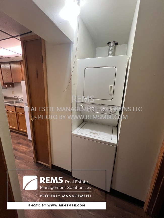 Building Photo - 602 10th Ave