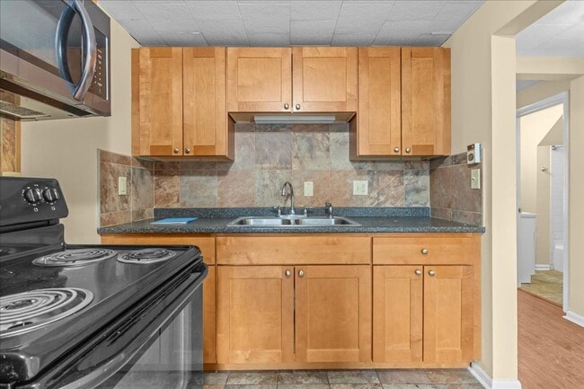 Building Photo - 365 St Paul St