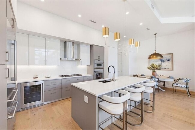 Photo - 2425 Peachtree Rd NE Apartment