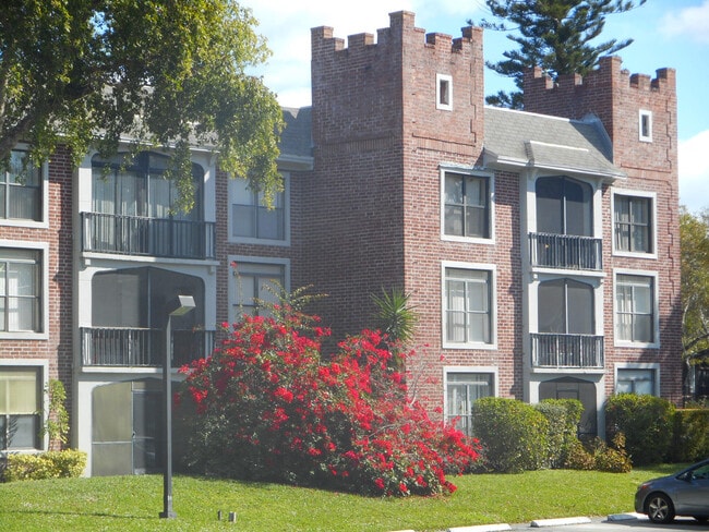 Building Photo - 3760 Inverrary Dr