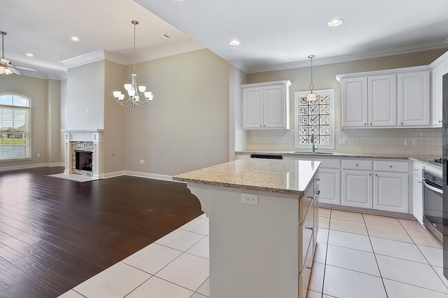 Building Photo - Fantastic 4 Bedroom on the Lake & includes...