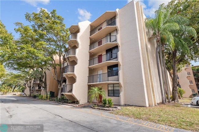 Building Photo - 3550 Blue Lake Dr