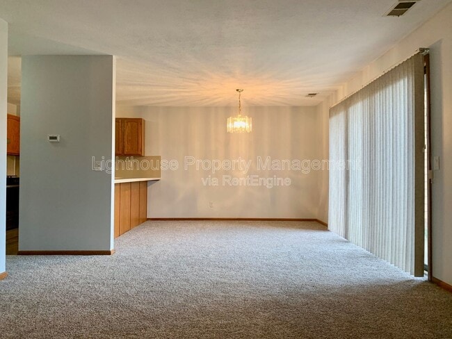 Building Photo - 6691 Boca Vista Dr NE