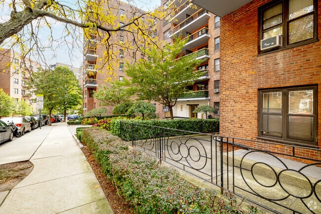 Building Photo - 6776 Booth St