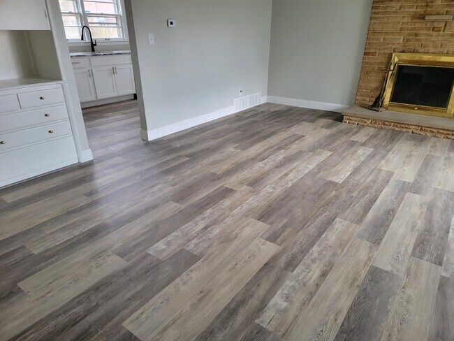 Building Photo - 3034 E Mound St