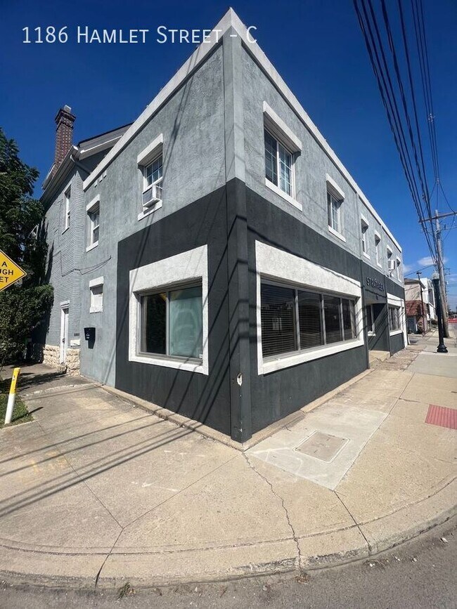 Building Photo - 1186 Hamlet St