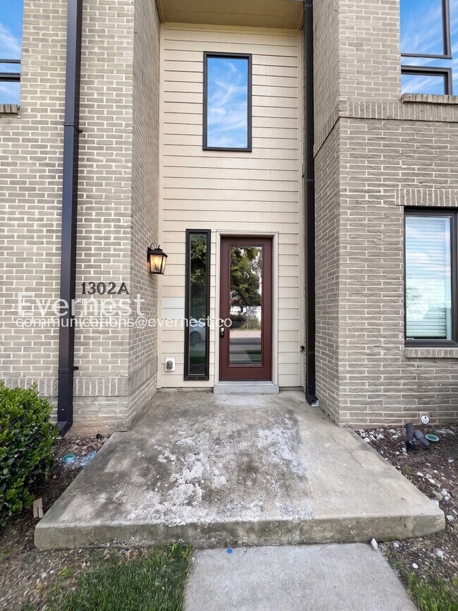 Foto del edificio - Spacious 3-Bed/3.5 Bath Townhome/ Available Now!
