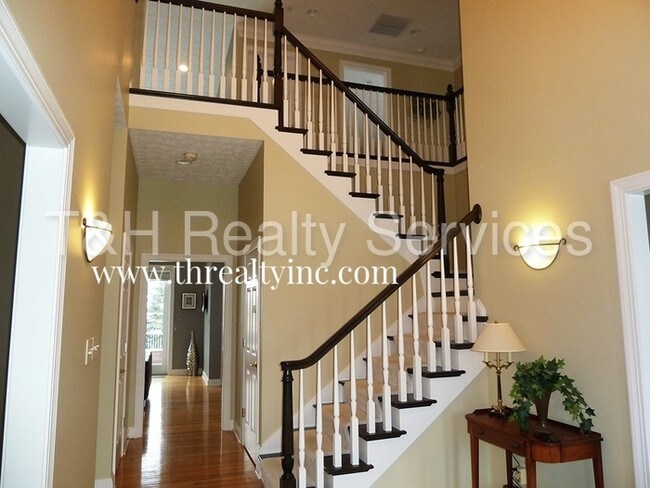 Building Photo - 4219 Heyward Ln