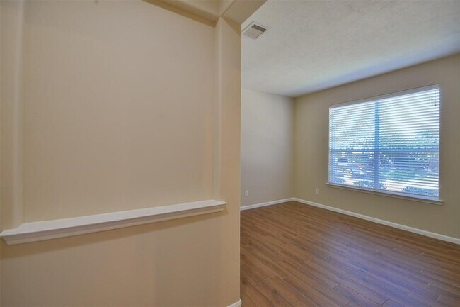 Building Photo - 17210 Mitchell Pass Ln
