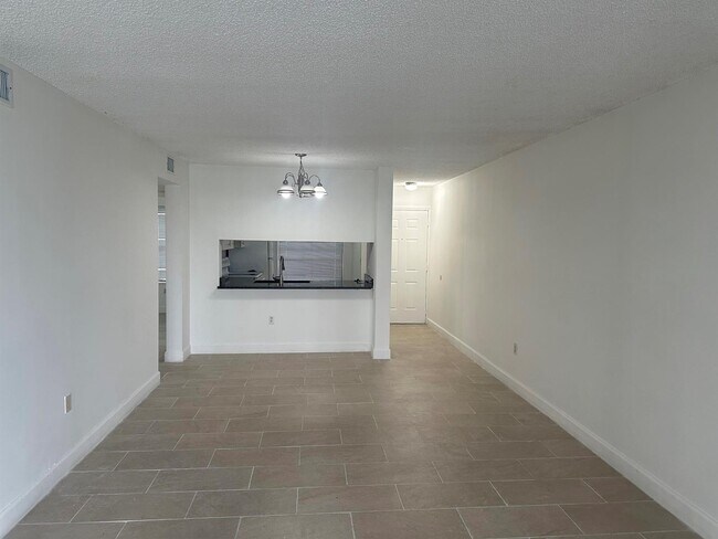 Foto del edificio - 208 Lake Pointe Dr