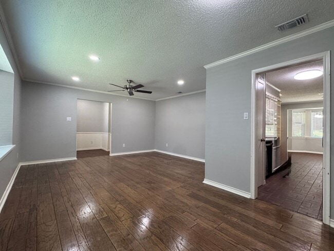 Building Photo - 1825 Courtney Dr