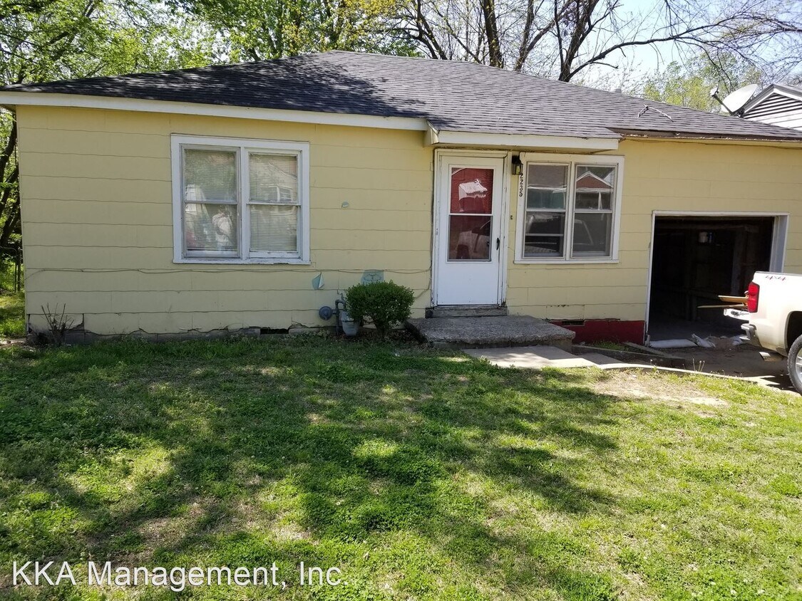Foto principal - 3 br, 1 bath House - 2235 SE Dewey Ave