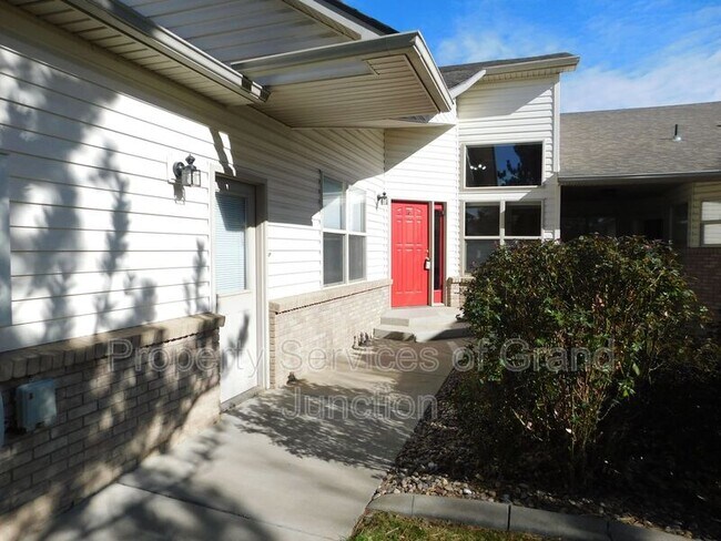 Building Photo - 702 Fountainhead Blvd