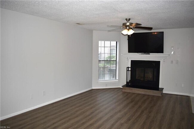 Building Photo - 413 Harbour Point