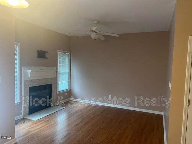 Foto del edificio - 8301 Hempshire Pl