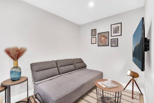 Photo du bâtiment - 2145 W 32nd Ave