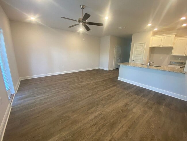Building Photo - Modern, Spacious & Efficient Townhome in Lynn Haven! *1/2 OFF Security Deposit for Active-Duty Mi...