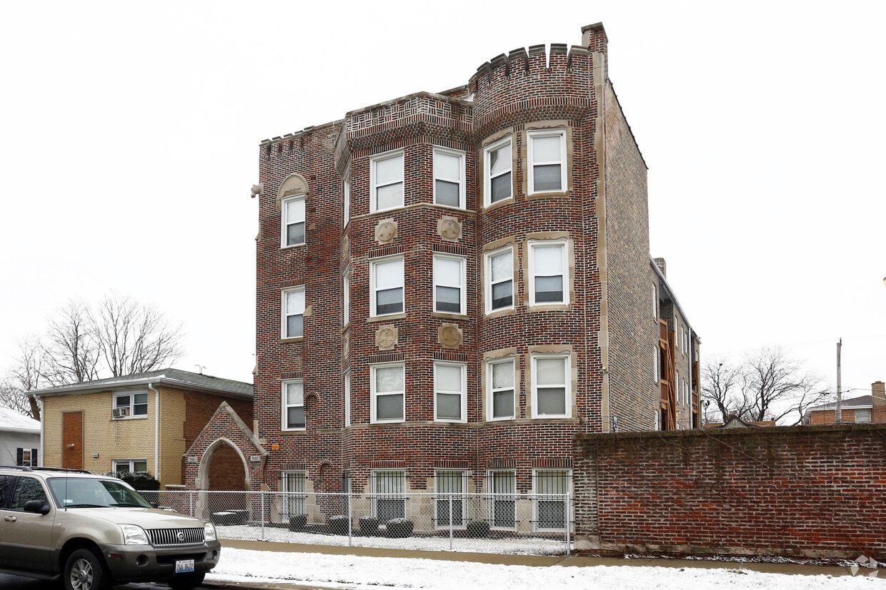 Building Photo - 7914 S Dobson Ave