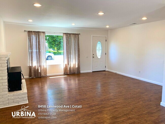 Foto del edificio - Spacious 4 Bedroom Home in Cotati Near SMART Train - Cosigners Welcome!