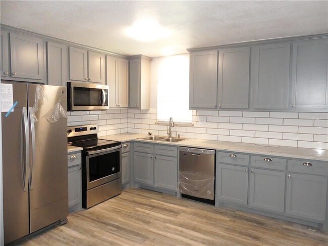 Foto del edificio - 4702 Cowan Ave