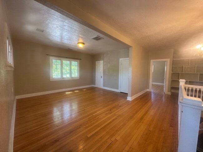 Building Photo - 945 S 700 E