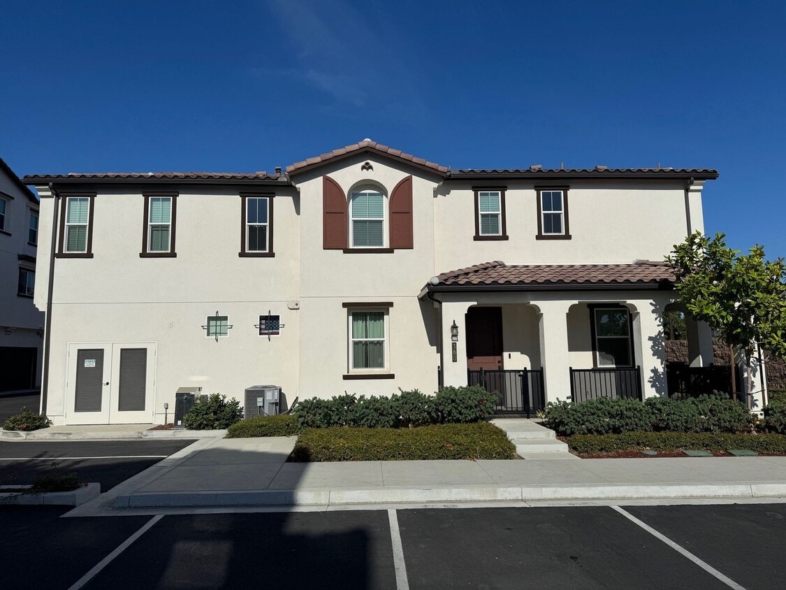 Spacious 4 Bedroom Condo near Downtown Ful... - Spacious 4 Bedroom Condo near Downtown Ful...