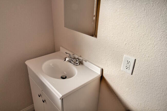 Foto del edificio - 643 E 99th St