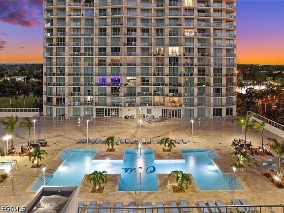 Foto del edificio - 3000 Oasis Grand Blvd