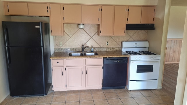 Building Photo - 1410 N Avenue R