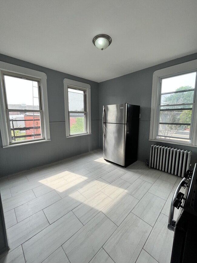 54 Montrose Ave 3 - 53 Montrose Ave