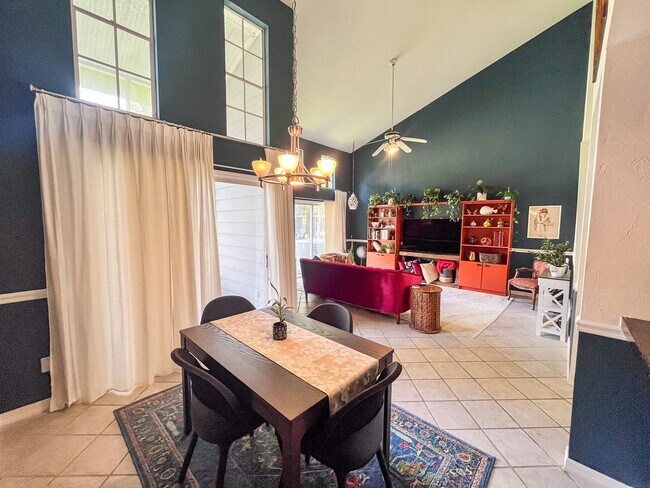 Foto del edificio - 336 NW 48th Blvd