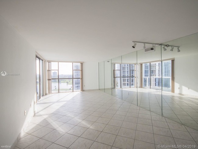 Building Photo - 20505 E Country Club Dr