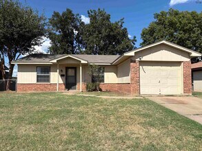 Building Photo - 205 E Garden Dr