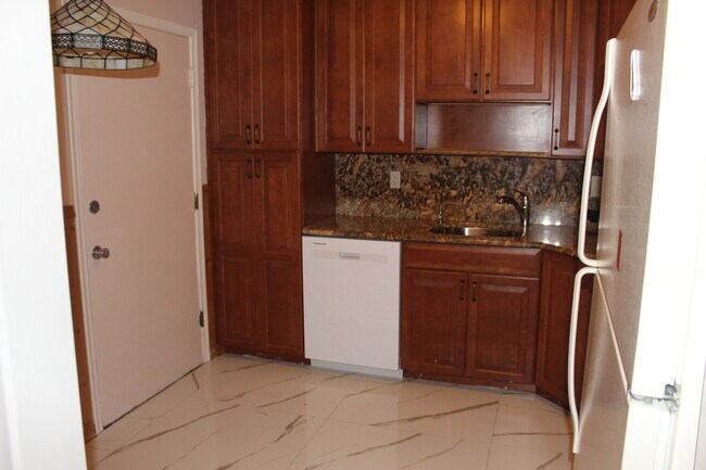 Foto del edificio - 4821 NW 22nd Ct