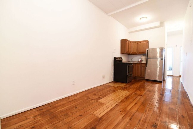 Building Photo - 523 Graham ave