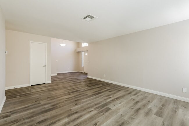 Building Photo - 1433 Bellglen Dr