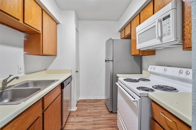 Foto del edificio - 10211 Sugar Branch Dr